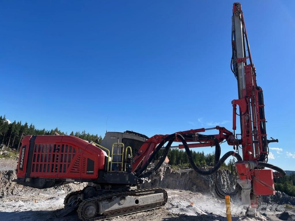 Sandvik DX 800i Vertikaalsed puurmasinad