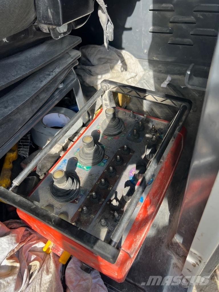 Sandvik DX 800i Vertikaalsed puurmasinad