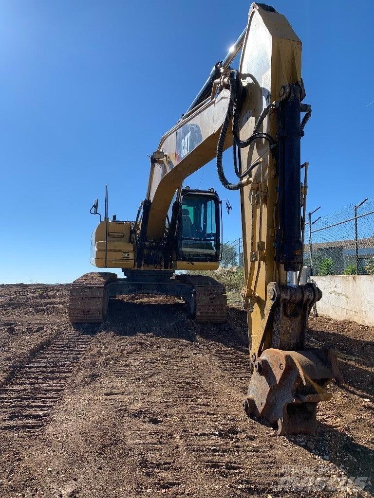 CAT 320 D L Roomikekskavaatorid