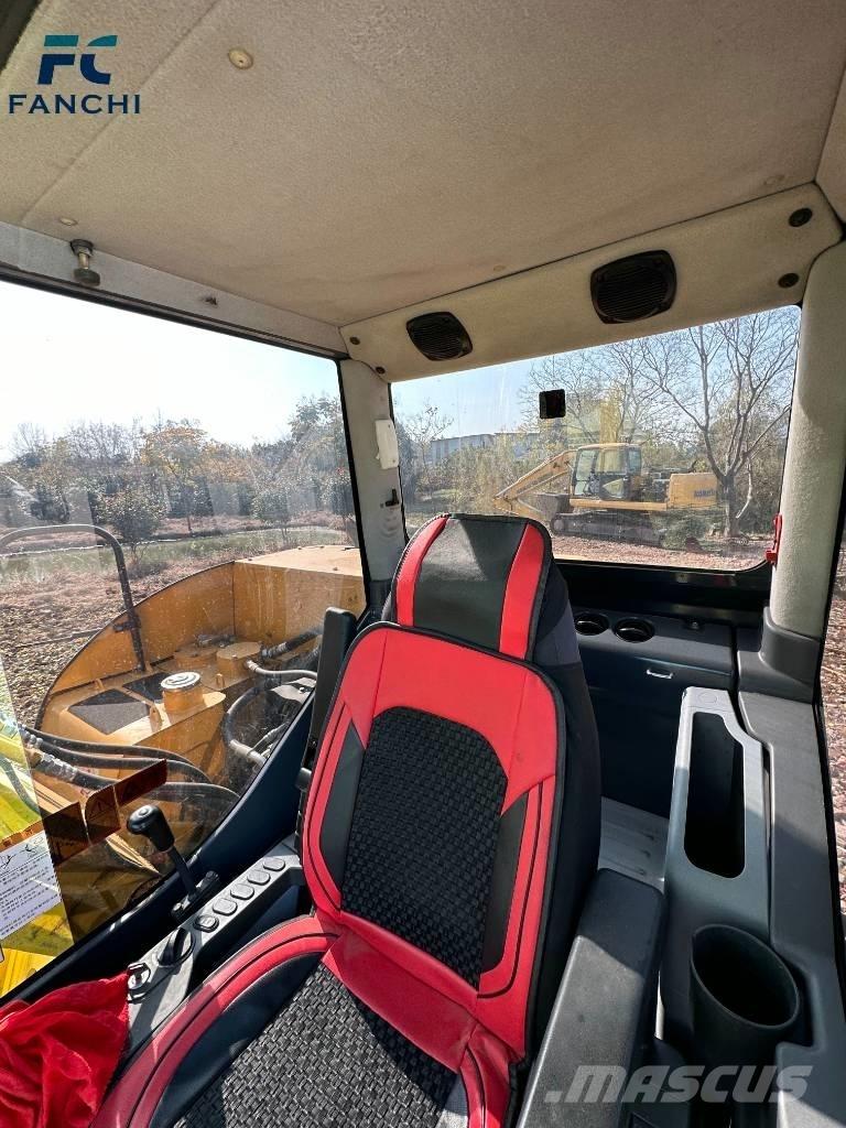 Komatsu PC 70-8 Roomikekskavaatorid