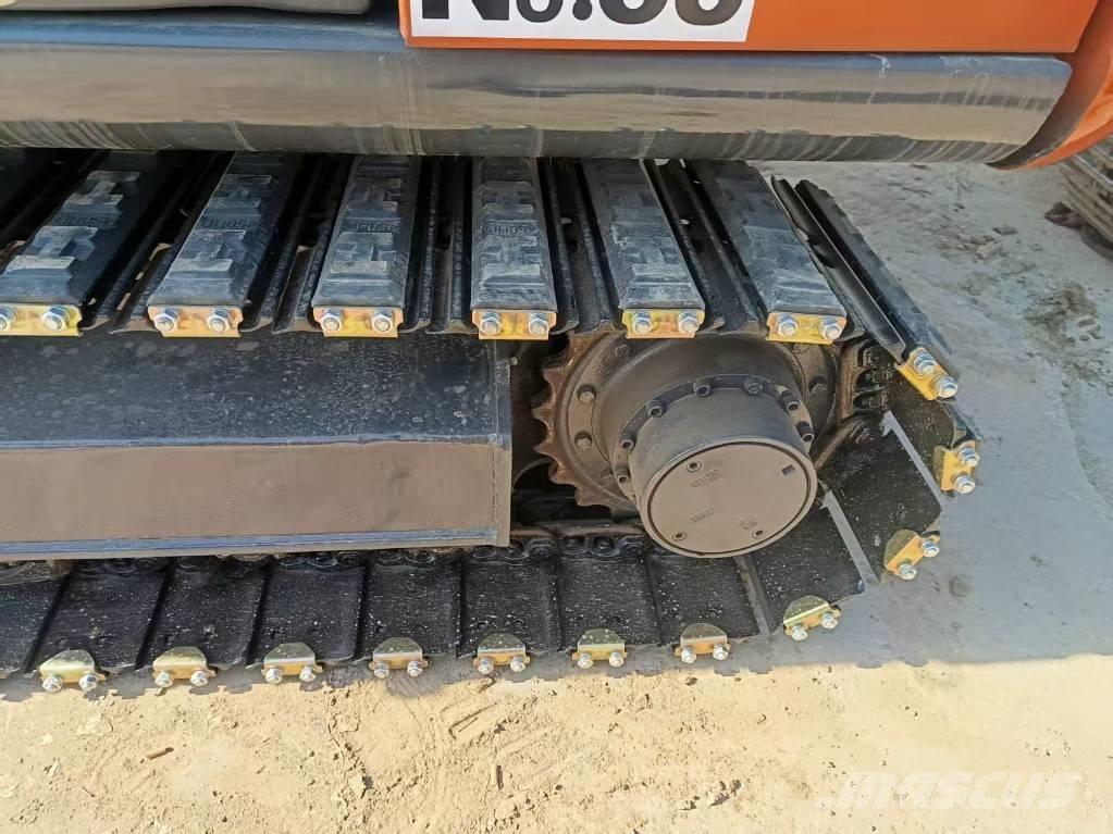 Hitachi ZX 70 Väikeekskavaatorid 7t-12t