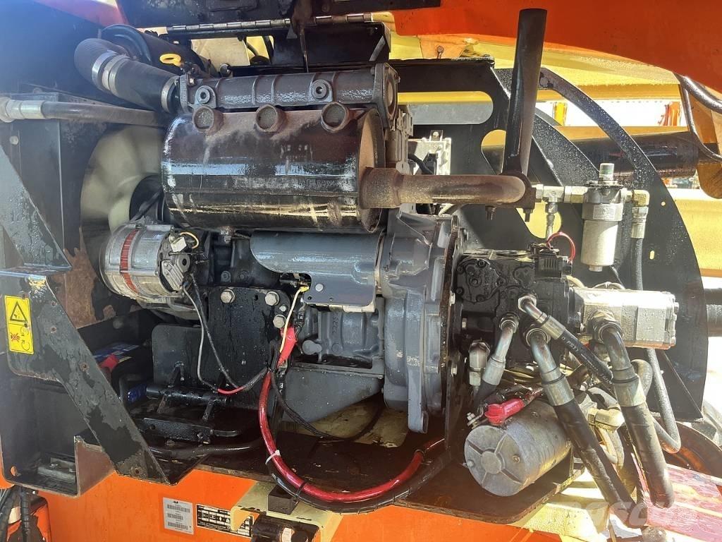 JLG 450 AJ II Iseliikuvad poomtõstukid