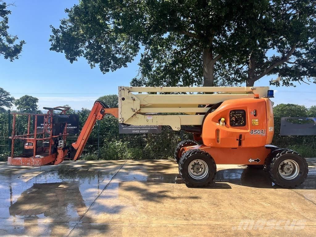 JLG 450 AJ II Iseliikuvad poomtõstukid