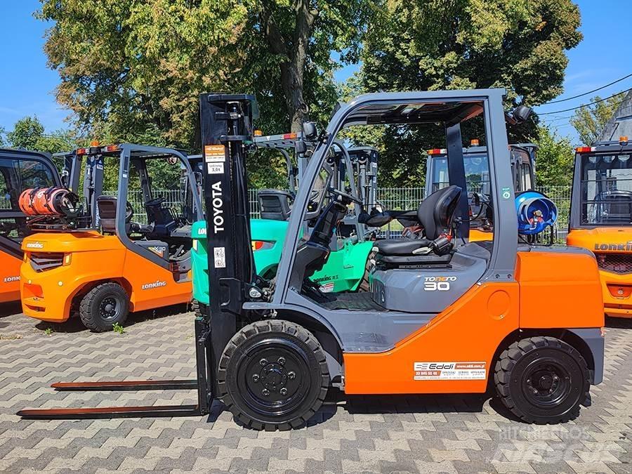 Toyota 02-8FGF30 Gaasitõstukid