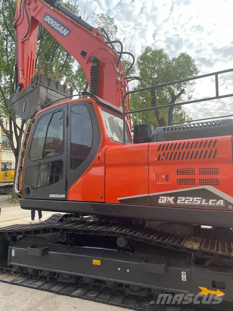 Doosan DX 225 Väikeekskavaatorid 7t-12t