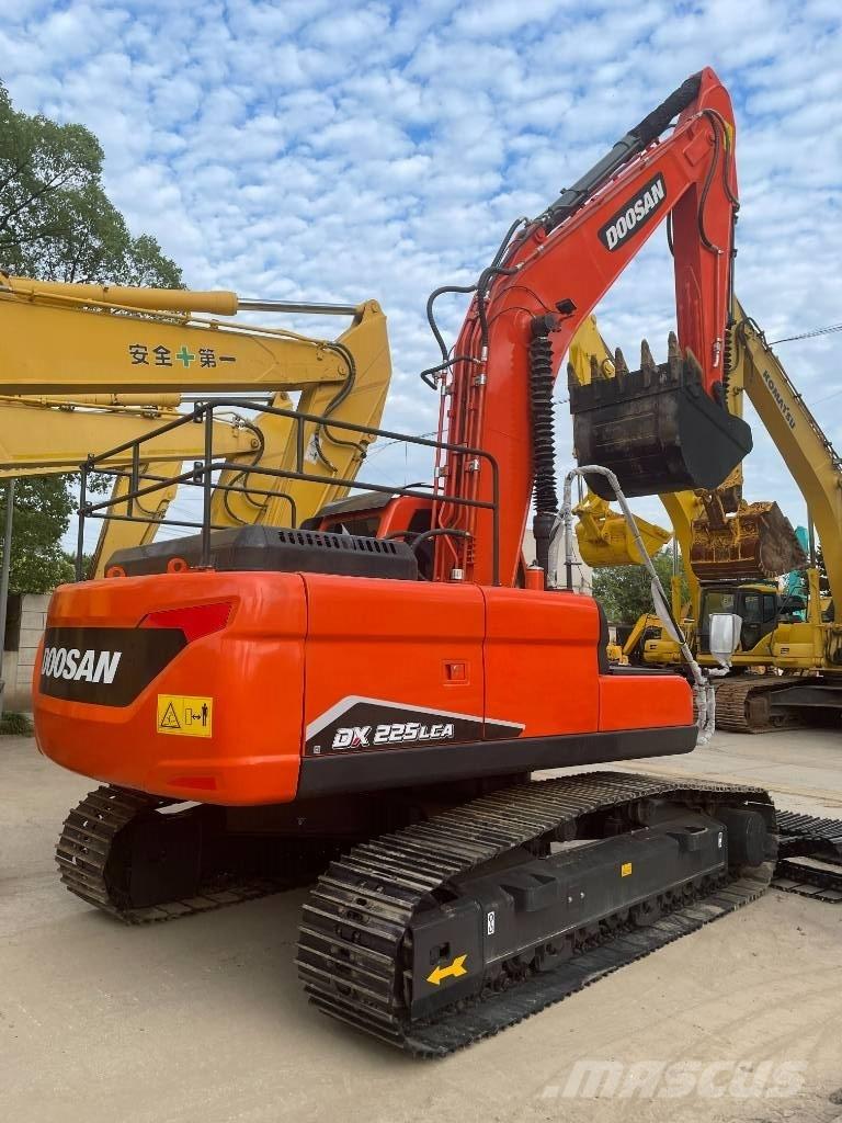 Doosan DX 225 Väikeekskavaatorid 7t-12t