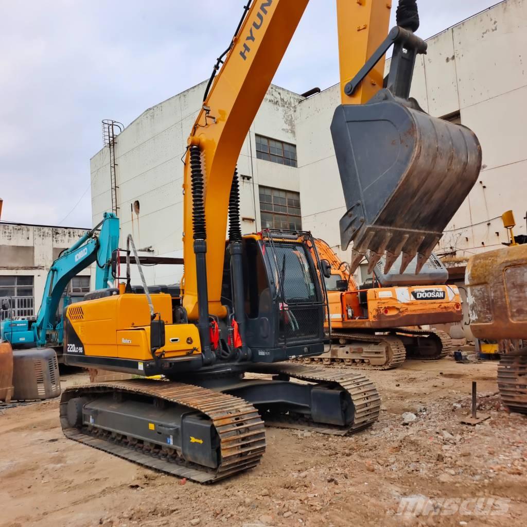 Hyundai 220LC-9T Roomikekskavaatorid