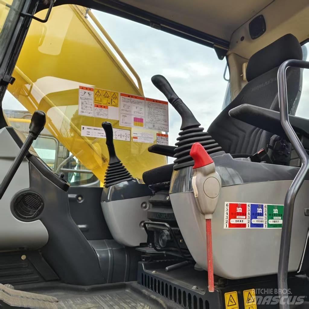 Komatsu PC 220-8 Roomikekskavaatorid