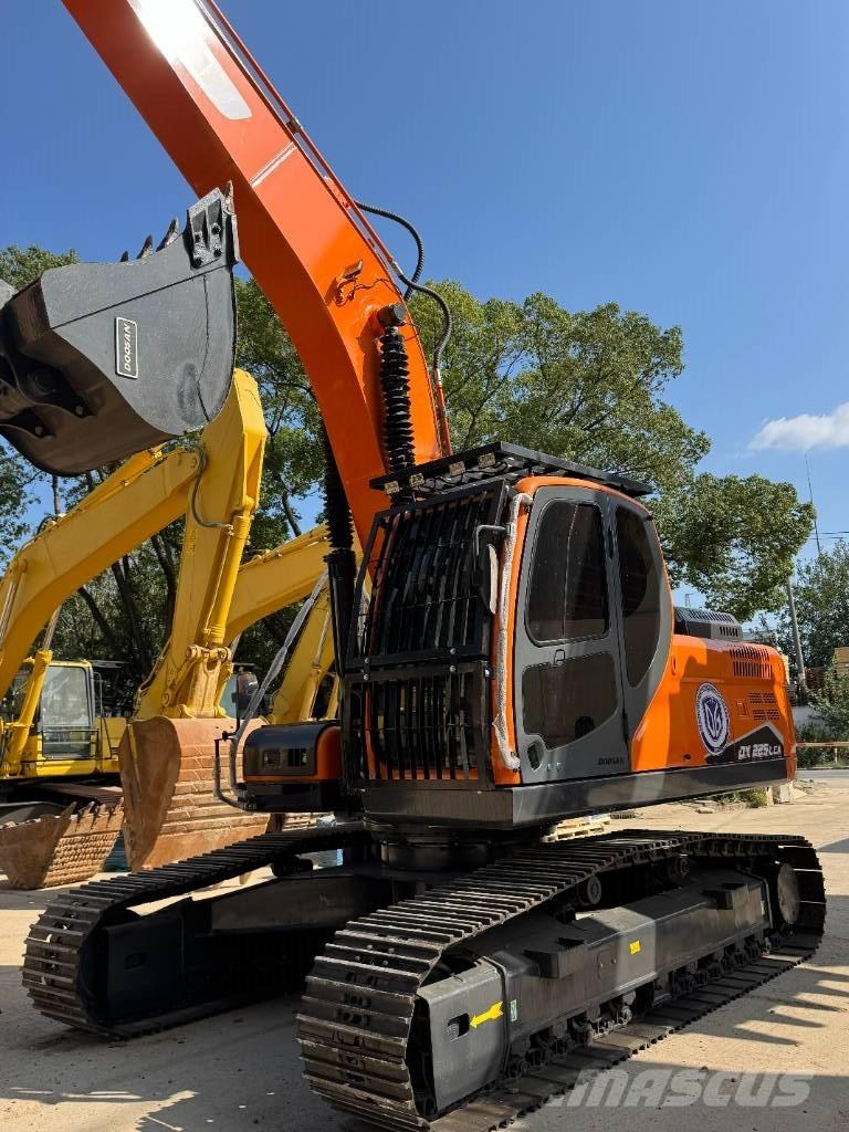 Doosan DX 225 Roomikekskavaatorid