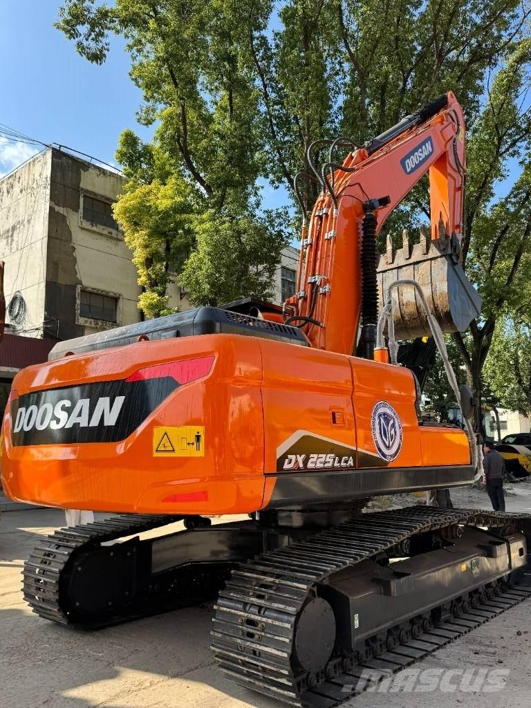 Doosan DX 225 Roomikekskavaatorid