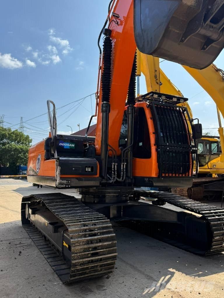 Doosan DX 225 Roomikekskavaatorid