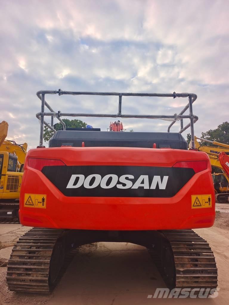 Doosan DX 225 Roomikekskavaatorid