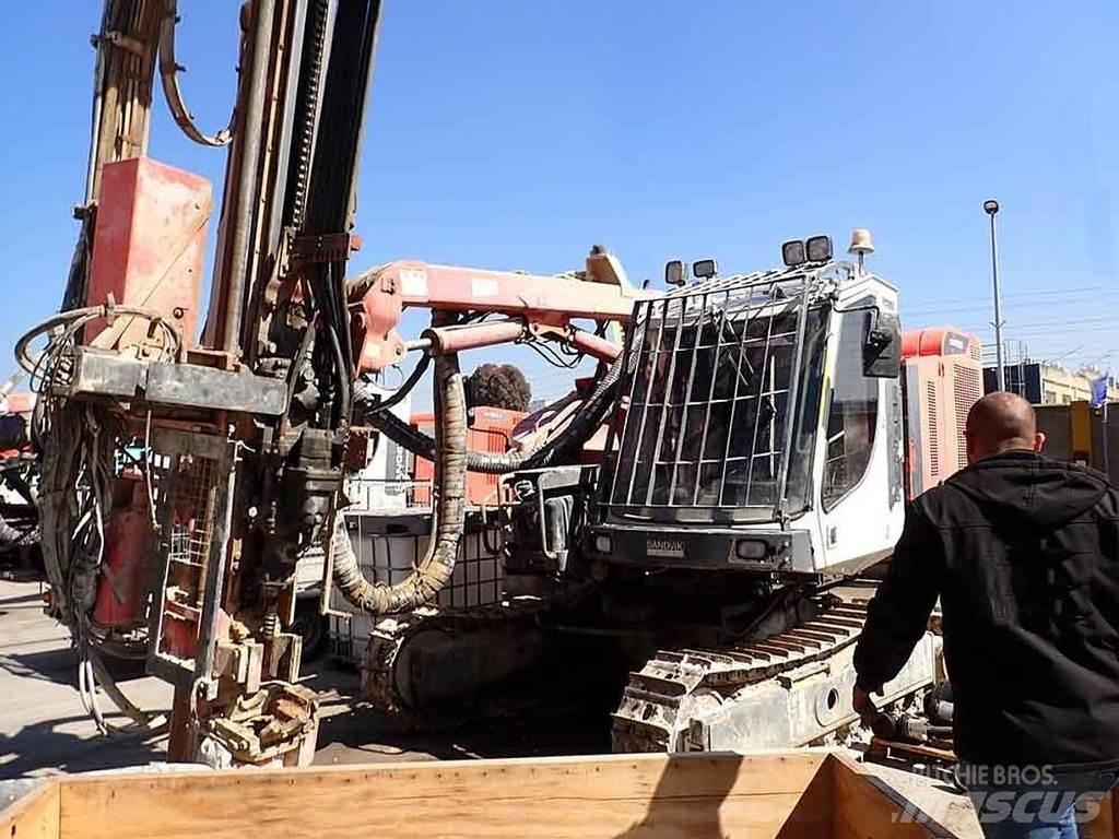 Sandvik DX800 Vertikaalsed puurmasinad