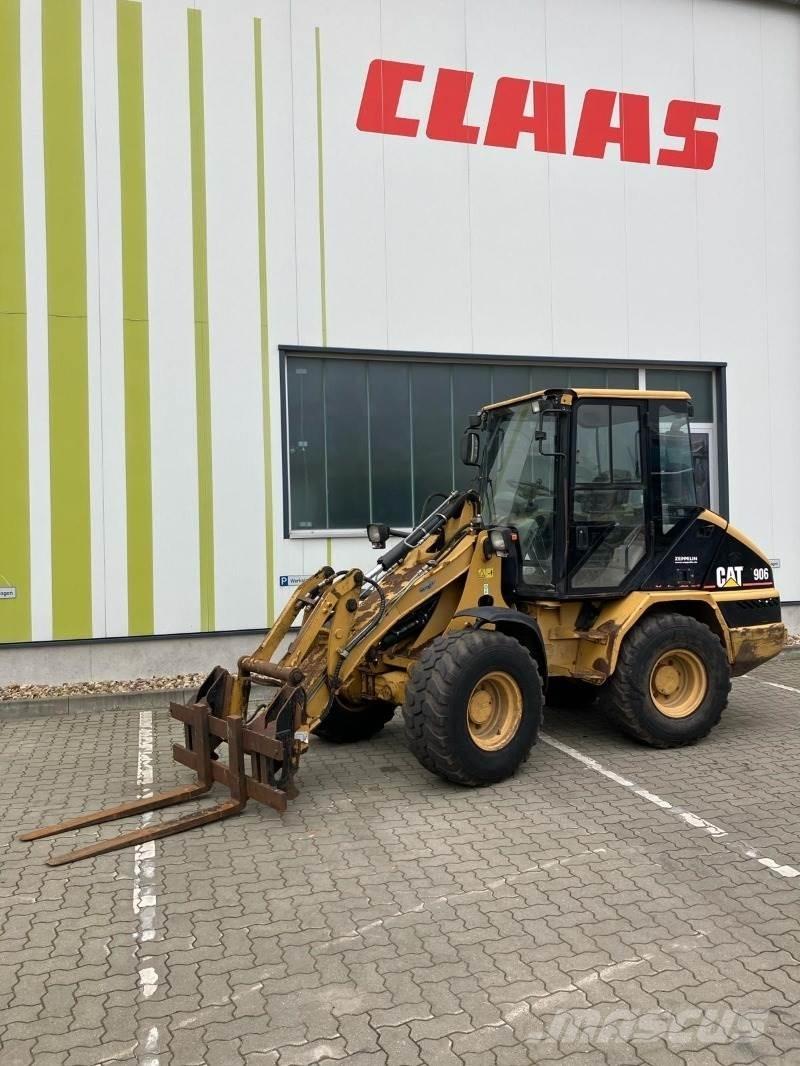 CAT 906 Rataslaadurid