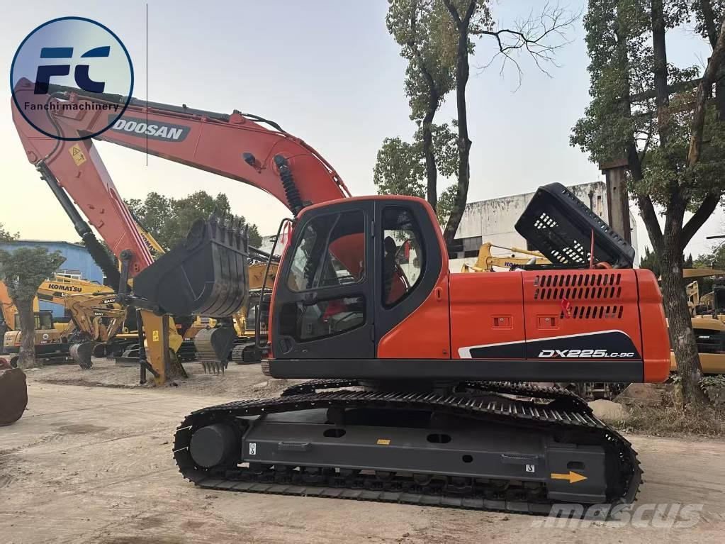 Doosan DX 225 LC Roomikekskavaatorid