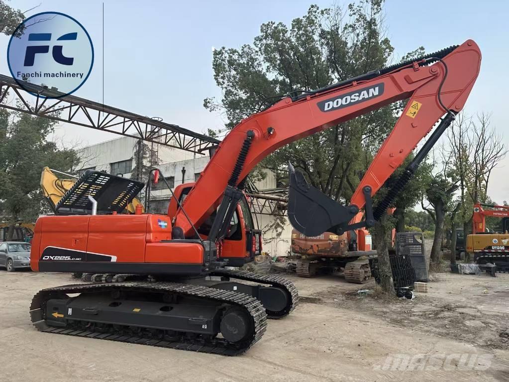 Doosan DX 225 LC Roomikekskavaatorid