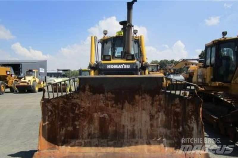 Komatsu D65 EX-16 Buldooserid