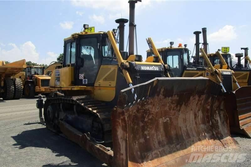 Komatsu D65 EX-16 Buldooserid