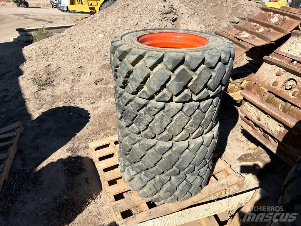 Bobcat 10x16.5 Tires Rehvid, rattad ja veljed
