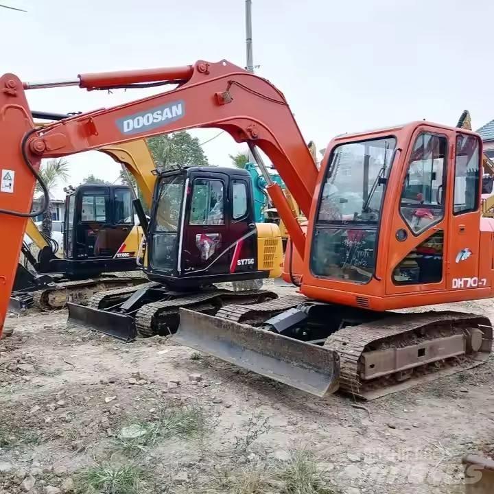 Doosan DH70-7 Roomikekskavaatorid