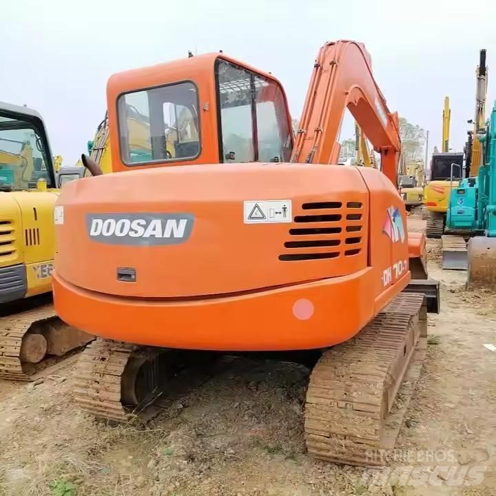 Doosan DH70-7 Roomikekskavaatorid