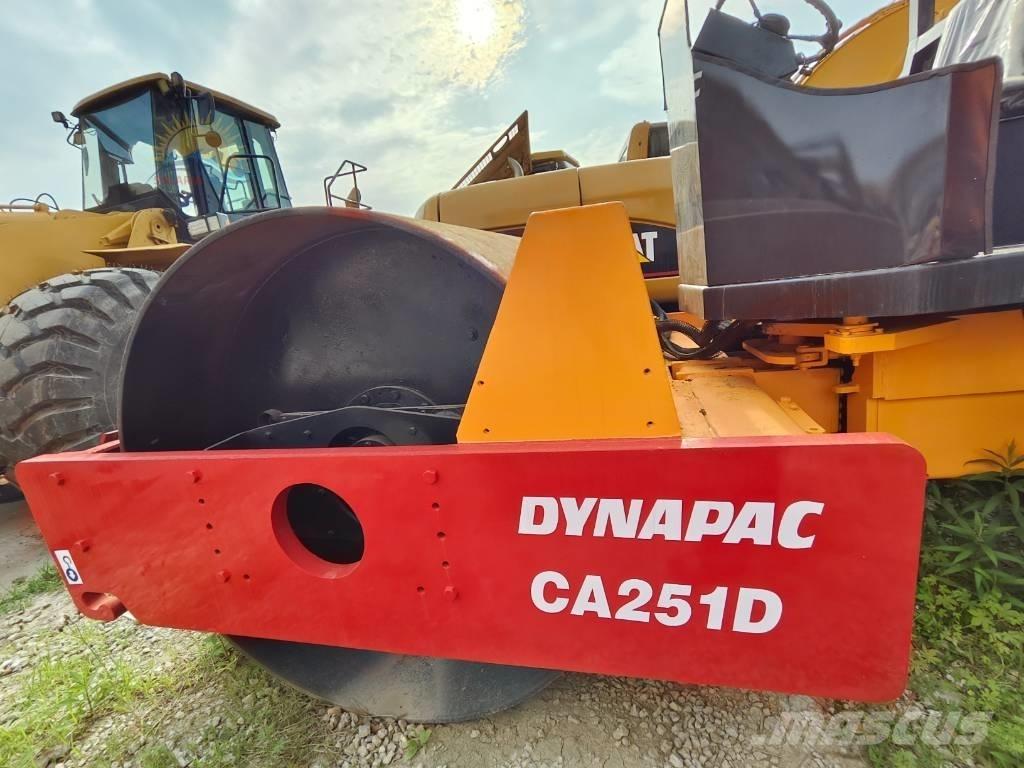 Dynapac CA 251 D Ühe trumliga rullid