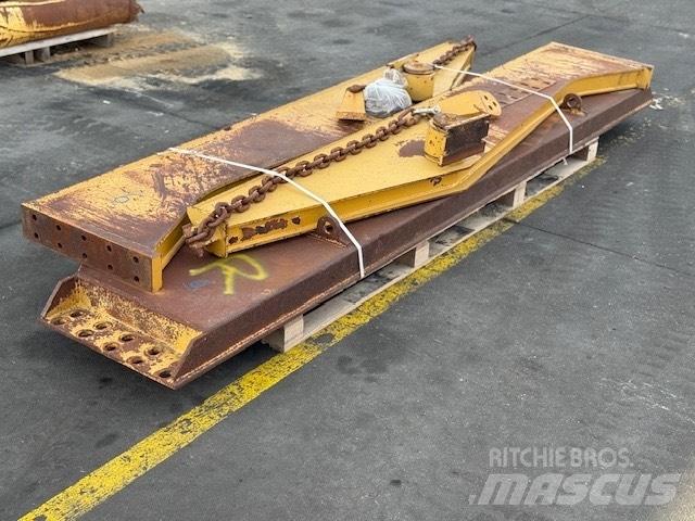 CAT 735 TAIL GATE Liigendraamiga pinnaseveokid