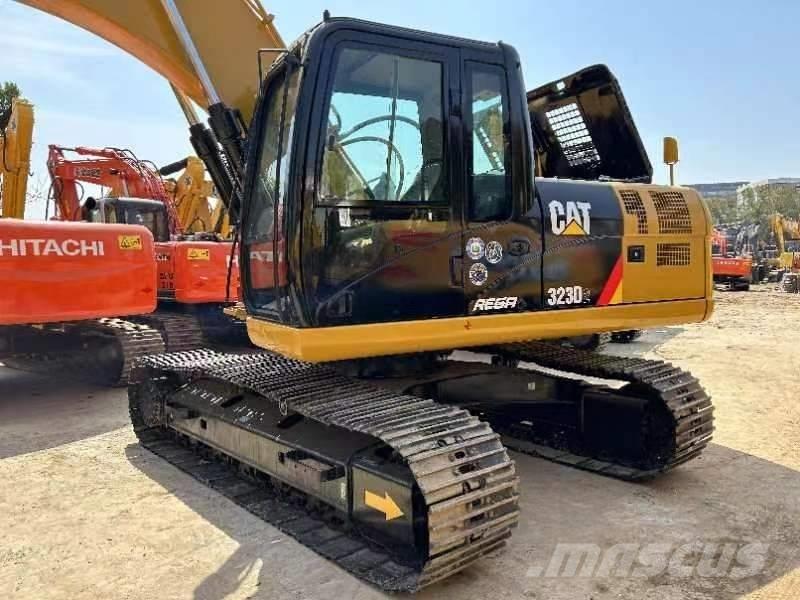 CAT 323 D Roomikekskavaatorid