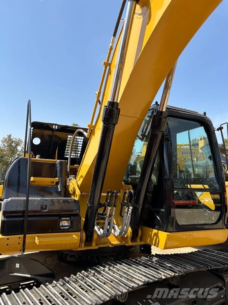 CAT 323 D Roomikekskavaatorid
