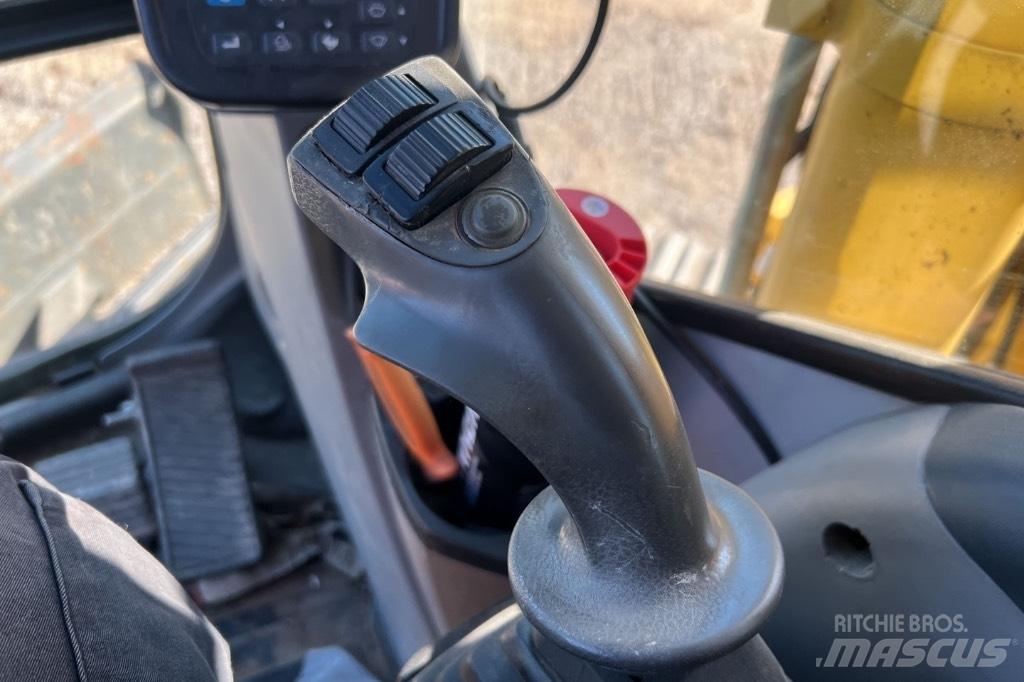 New Holland E 135 B Roomikekskavaatorid