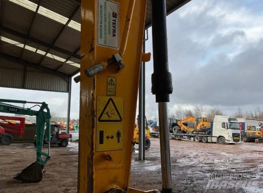 JCB JS 130 LC Roomikekskavaatorid