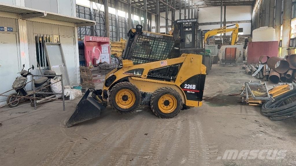 CAT 226 B Kompaktlaadurid