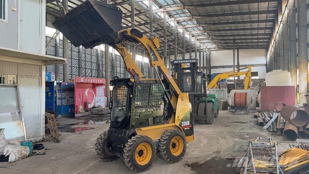 CAT 226 B Kompaktlaadurid