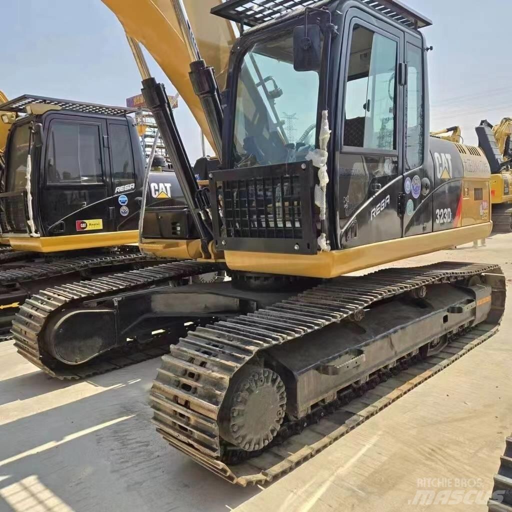 CAT 323 D Roomikekskavaatorid