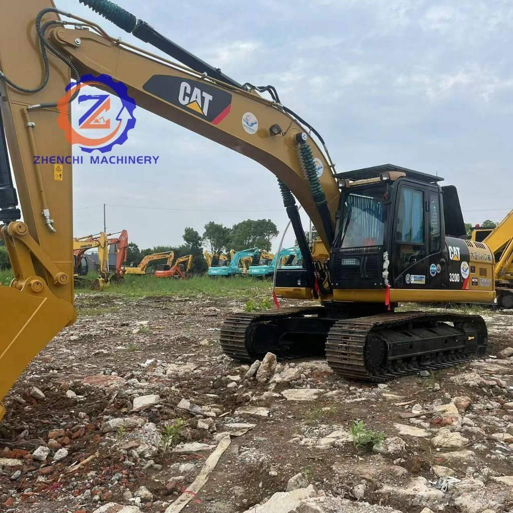 CAT 320 D2 Roomikekskavaatorid