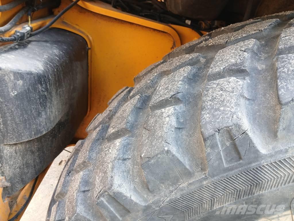JCB 4cxProAEC Ekskavaatorlaadurid
