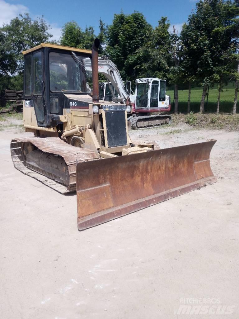 CAT D 4 C Buldooserid