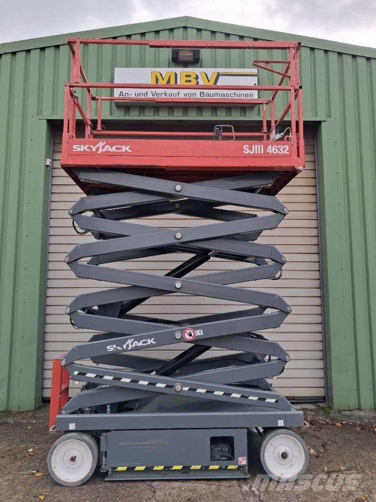 SkyJack SJ III 4632 Käärtõstukid