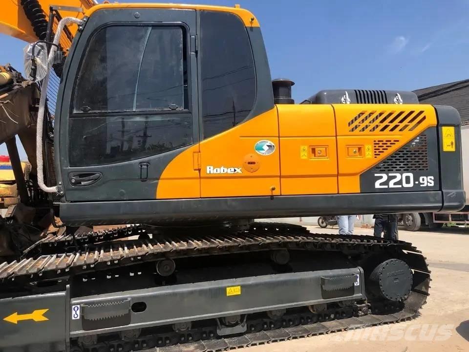 Hyundai R220LC-9S Roomikekskavaatorid