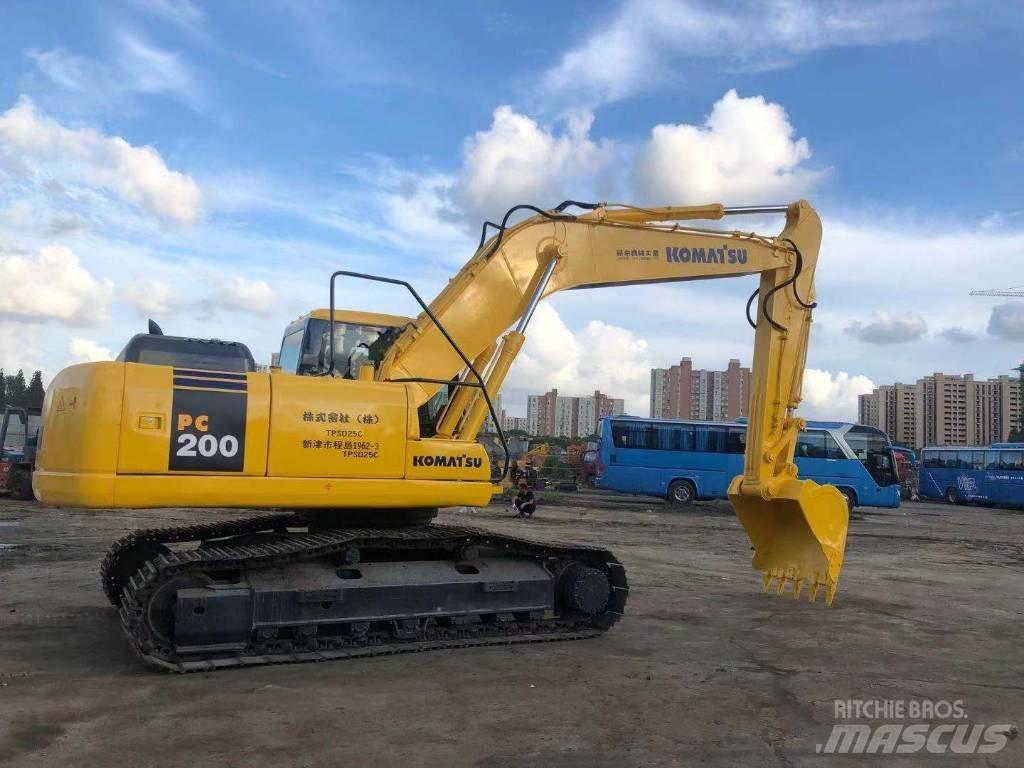 Komatsu PC 200-7 Roomikekskavaatorid