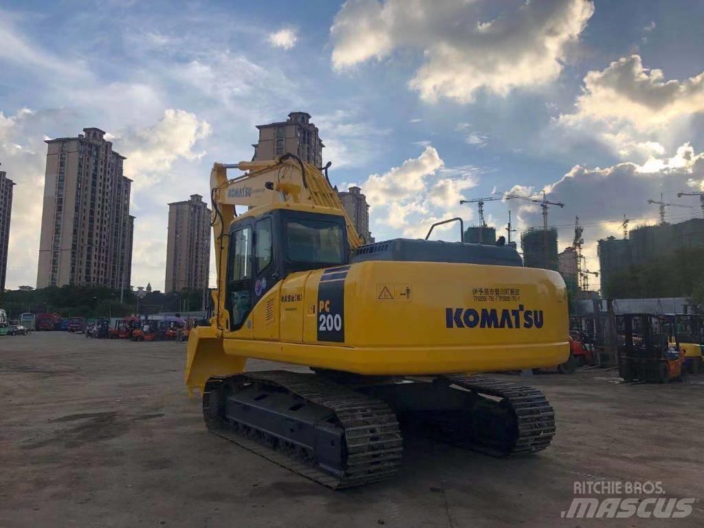 Komatsu PC 200-7 Roomikekskavaatorid