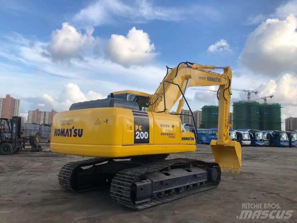 Komatsu PC 200-7 Roomikekskavaatorid
