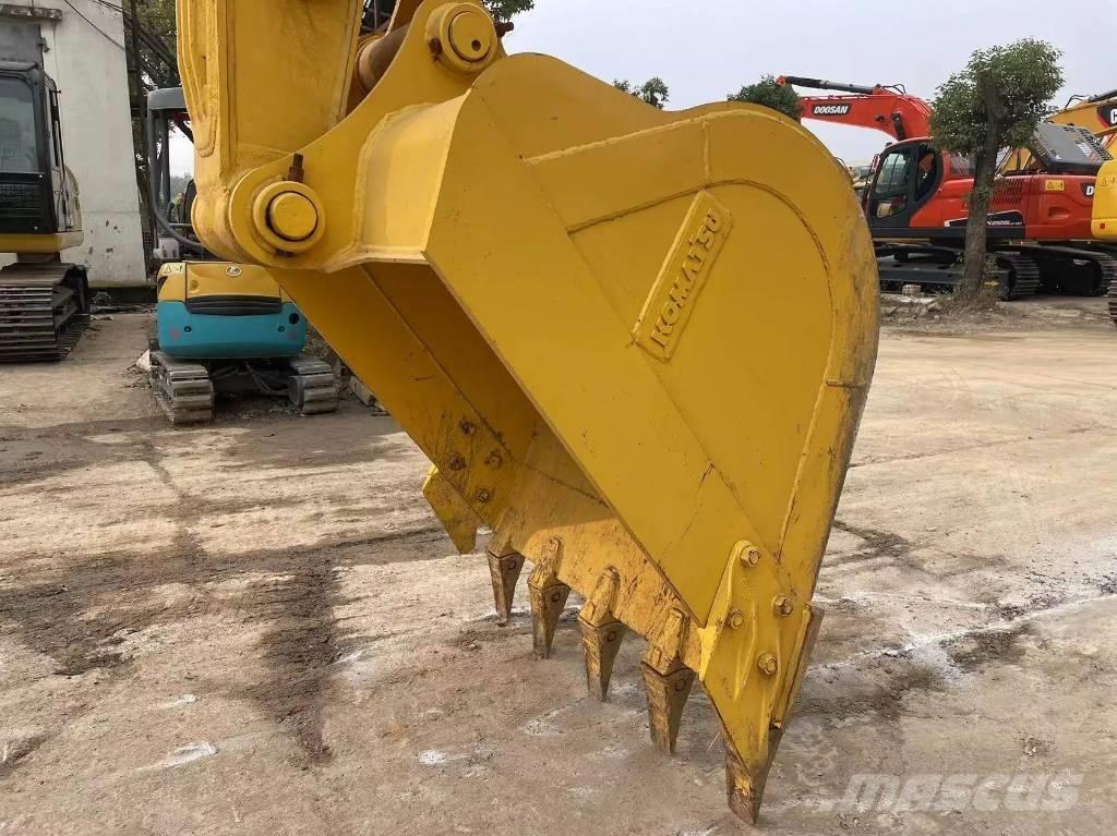 Komatsu PC240-8 Roomikekskavaatorid