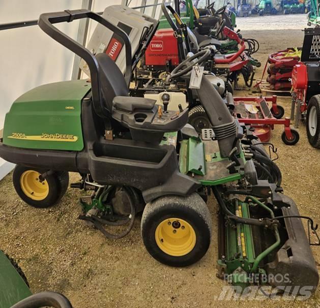 John Deere 2500 A Greeni niidukid