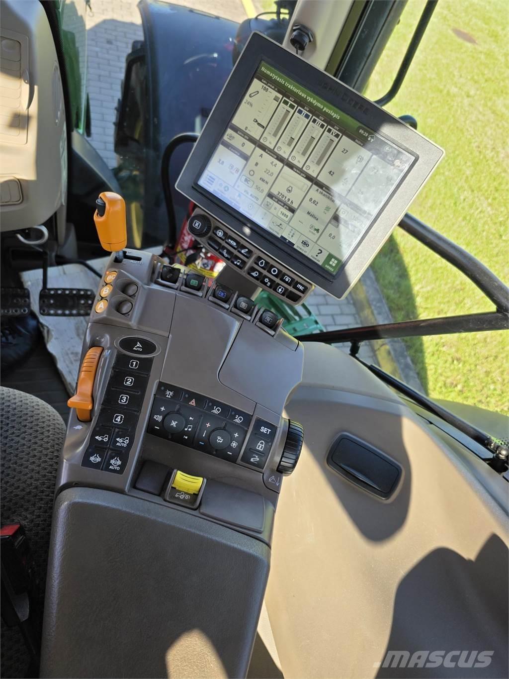 John Deere 6215R Traktorid