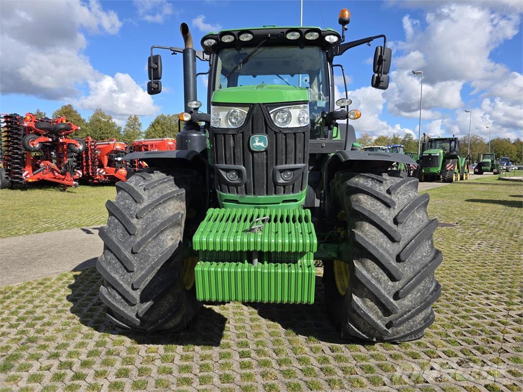 John Deere 6215R Traktorid