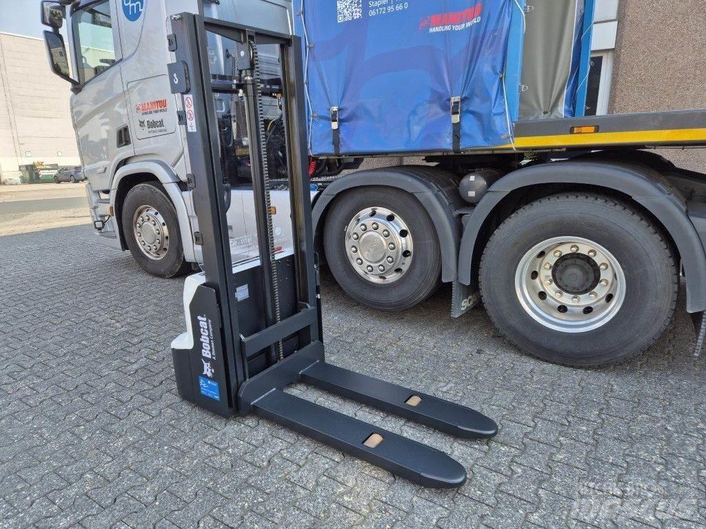 Bobcat LSM12N Järelkäidavad virnastajad