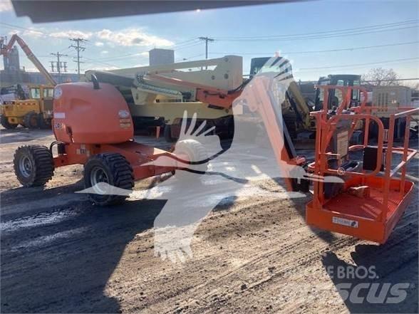 JLG 450AJ II Iseliikuvad poomtõstukid