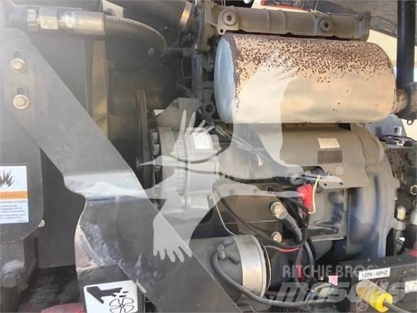 JLG 450AJ II Iseliikuvad poomtõstukid