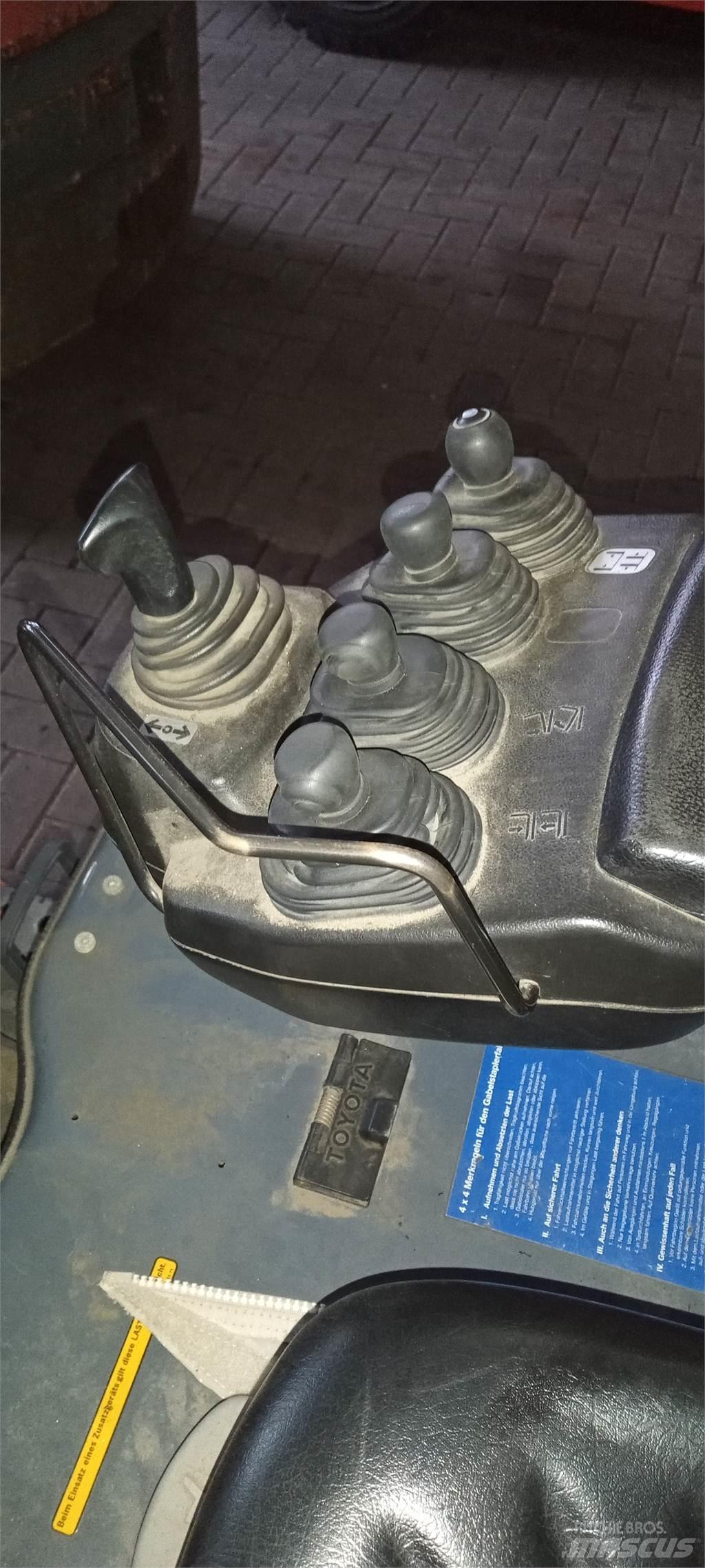 Toyota 8FBEKT18 Elektritõstukid